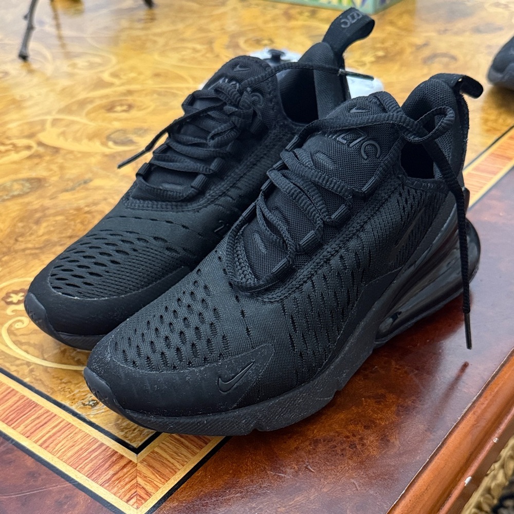 Nike Women 270 Black Air Max Sneakers